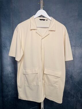 Men's Cream Short-Sleeve Shirt Jacket with Patch Pockets Relax Fit Size XL